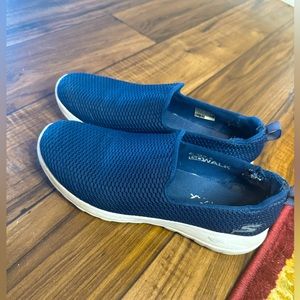 Skechers Go Walk - Navy - women size 8